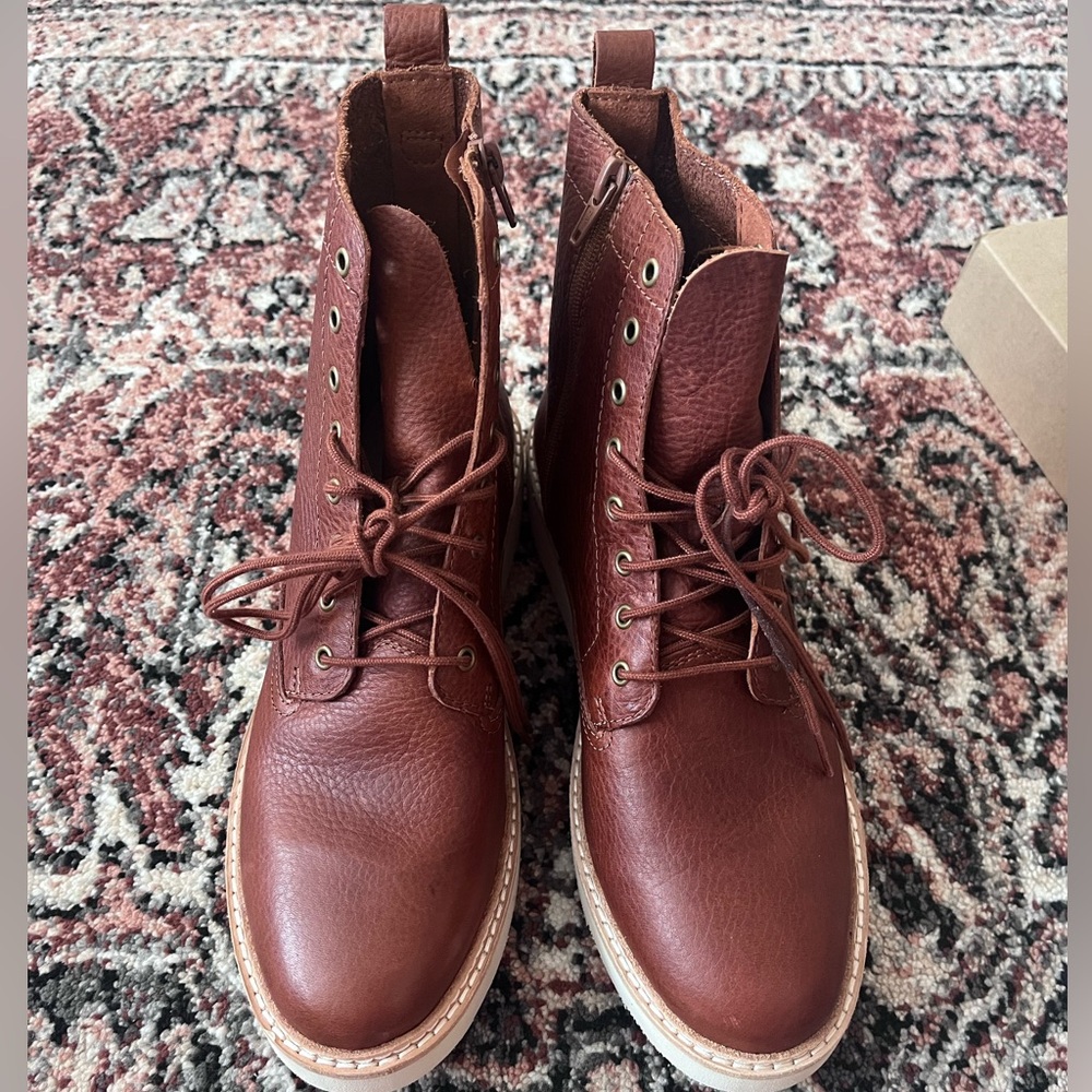 Clark’s Trace Pine Chestnut Leather boots NIB 8.5